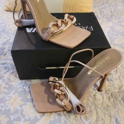 New Heels Nude Sz 6
