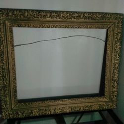 Antique French Acanthus Form Giltwood Wall Mirror, 19th Century,22" × 3/4" × 26".

•Antique French Acanthus Form Giltwood Wall Mirror, 19th Century
•A