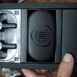 JBL  QUANTUM TWS