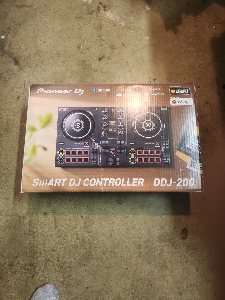 DDJ-200 SMART DJ CONTROLLER 
