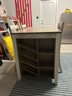 Kitchen/ Dining room table