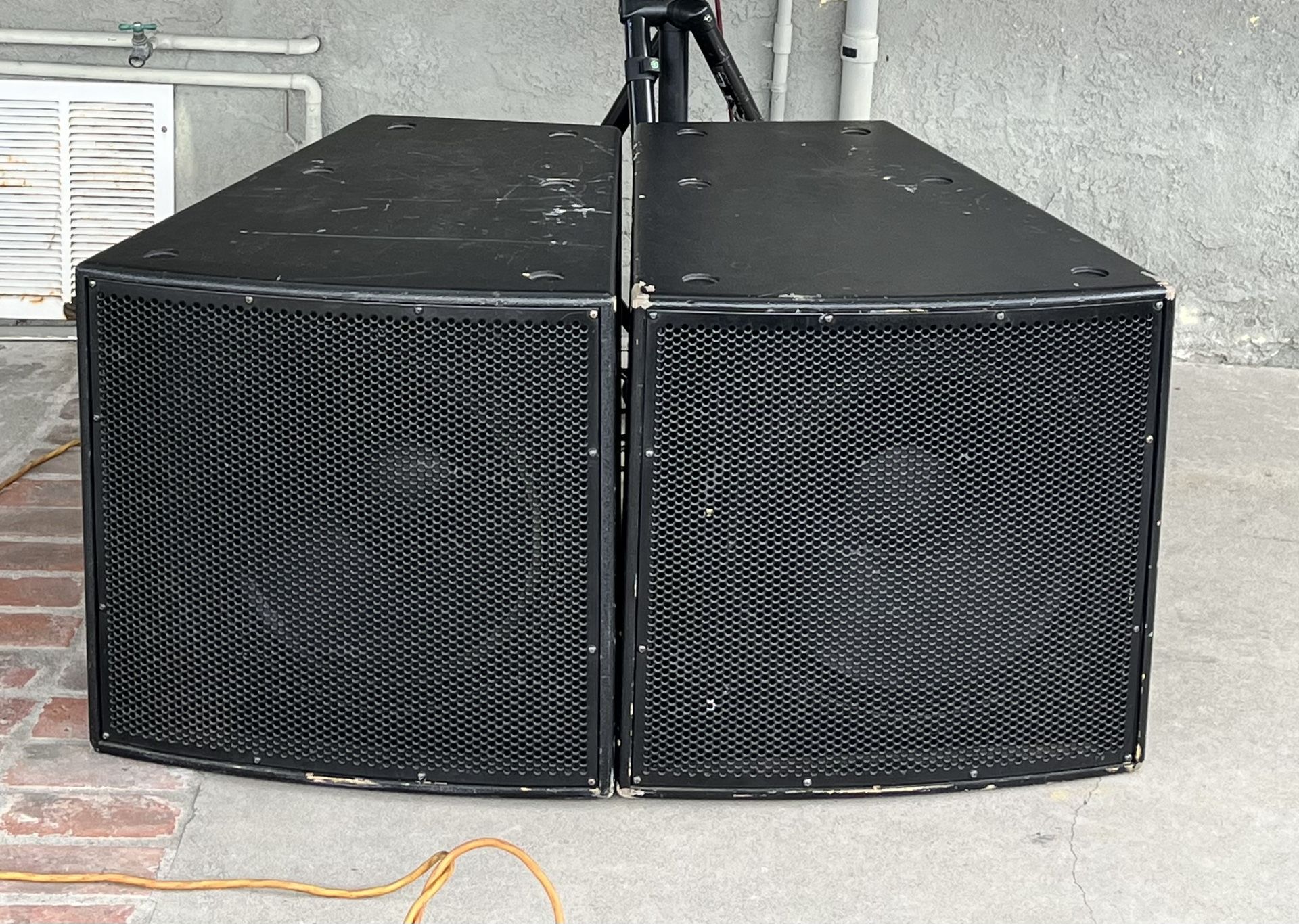 EAW PAIR 18” SUB LA118