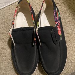 Sanuk Slip On Black Shoes Women’s 9 Floral Trim NEW
