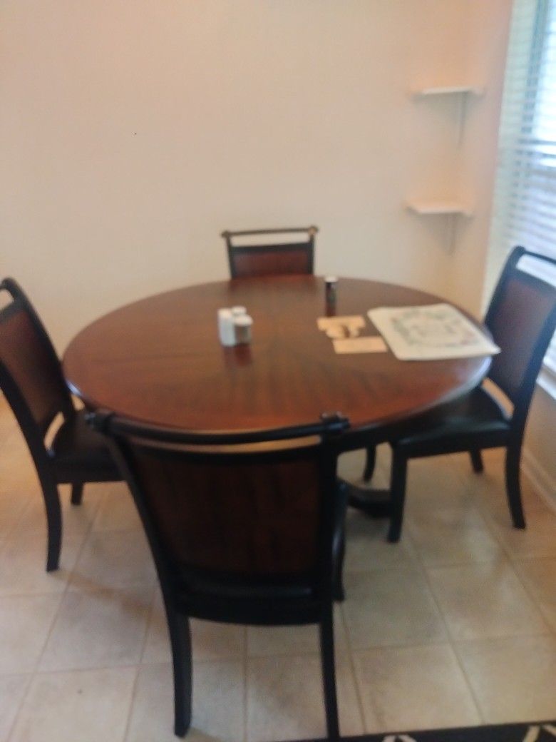 Kitchen Table With 4 Chairs
