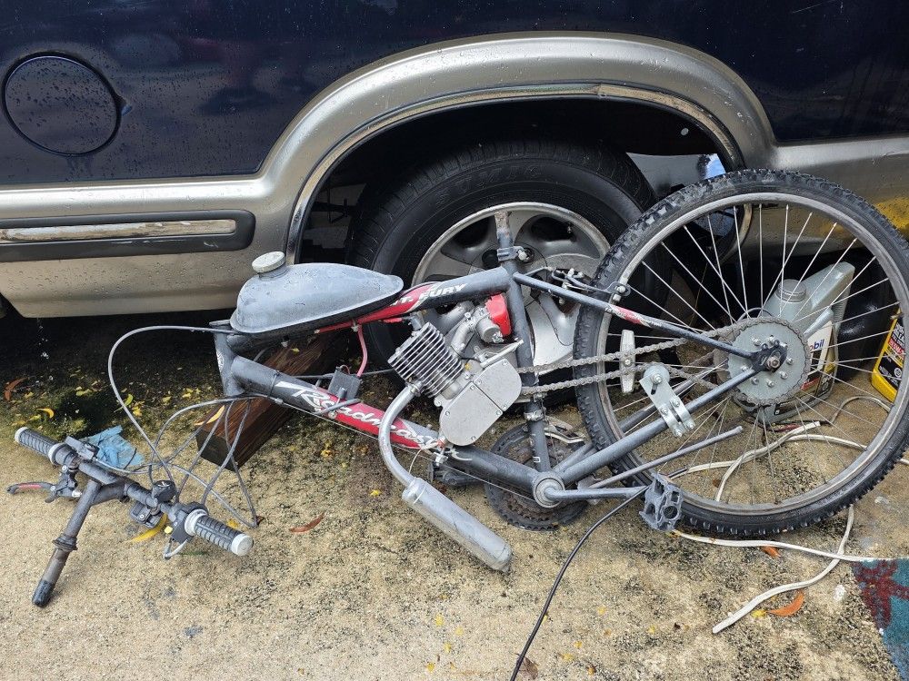 Gas Bike Kit Like New Only 3 Miles  Used Then Wrecked