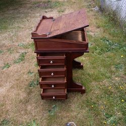 Late 1800s. 8 Drawer Davenport With Lift Top And Dove Cut Drawers
