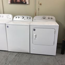 Whirlpool He Top Load Washer And Gas Dryer Set In White 