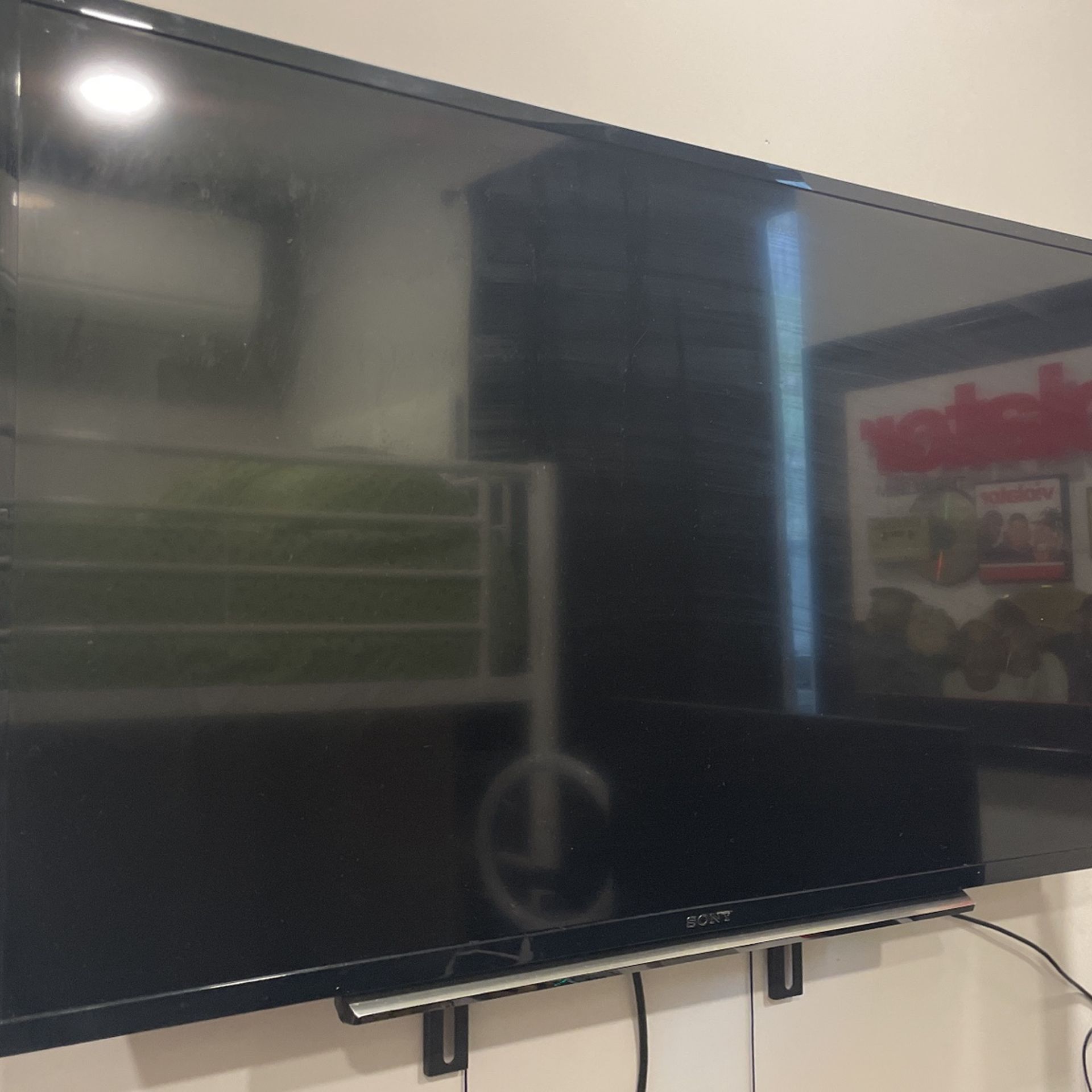40 Inch Sony Tv With Stand. for Sale in New York, NY - OfferUp