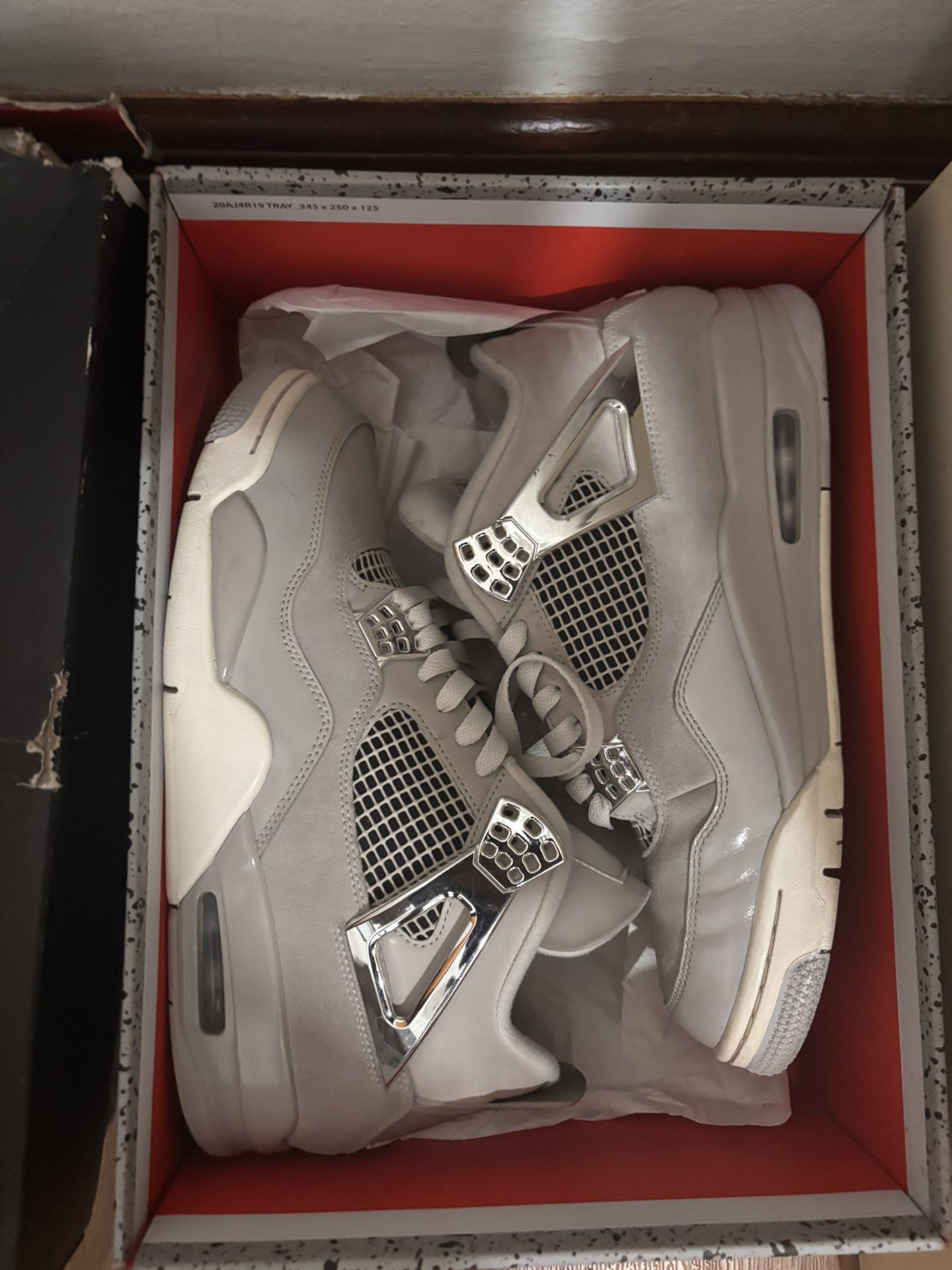JORDAN 4S