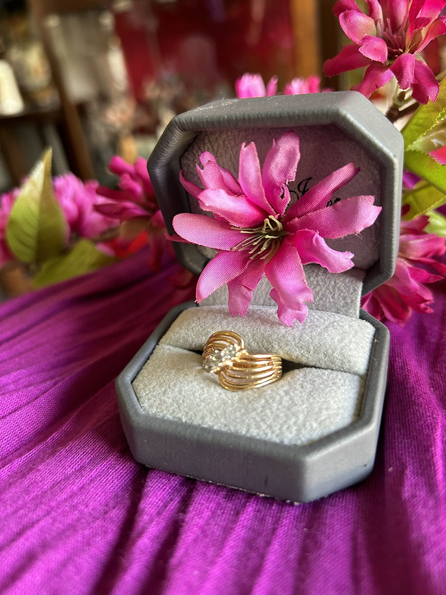 🌺Beautiful 18K Gold Filled Ring With Zircon Stones Size