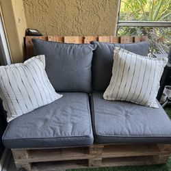 Pallet couch With cushions