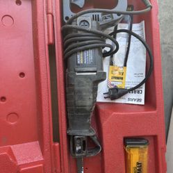 Craftsman 7.5 Amp Reciprocating Saw, model CMES300, in its carrying case