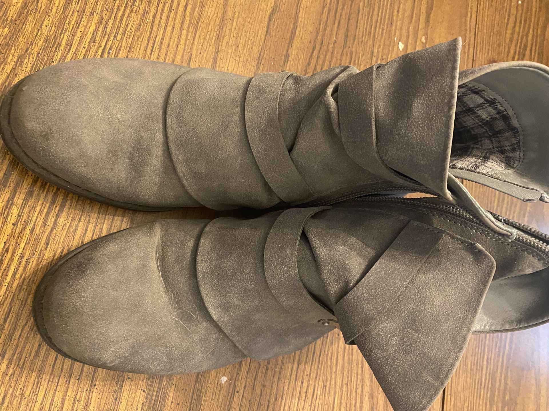 Size 9.5 Gray Ankle Boots