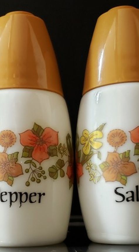 Vintage Corelle Coordinates "Indian Summer" 1960s/1970s white milk glass salt and pepper shakers floral design