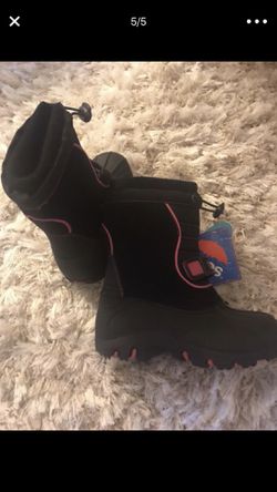 Snow boots. Kids size 12. New.
