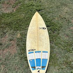 5’10 short surfboard