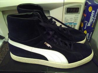 Suede pumas very good condition size 10/1/2