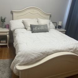 Full size solid wood bedroom furniture set 