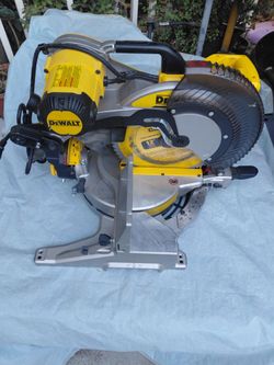 Used 12" miter saw in good working  condition  $190 pick up beaumont ca  cash only