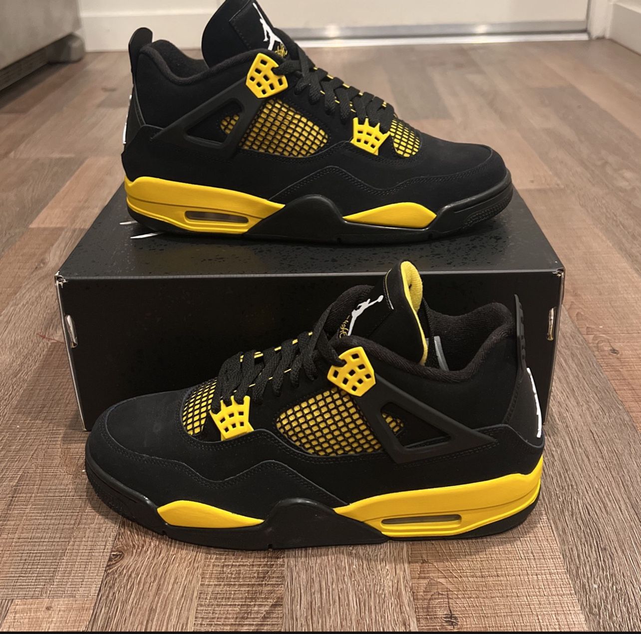 Jordan 4 Retro “Thunder”