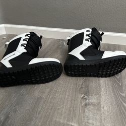 Snow boots size 9 