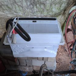 8000 BTU Frigidaire r Air Conditioner