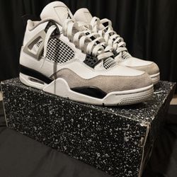 Jordan 4 Retro Military Black 