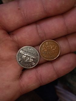 Canadian 1976 5 cent piece with error and 1947 Canadian penny error