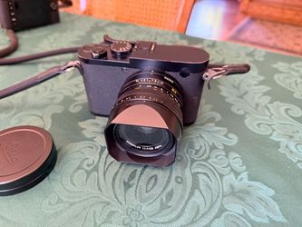 Leica Q2