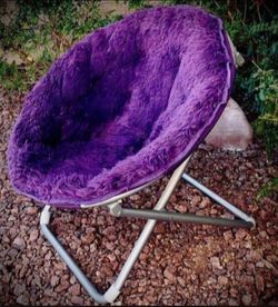 LUXURIOUS PURPLE FAUX FUR CHAIR – FLUFFY VIBES, WIDE SOFT SEAT & STURDY METAL FRAME. SINK IN & NEVER GET UP!