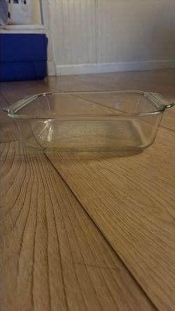 Pyrex 8x8 square glass baking dish.