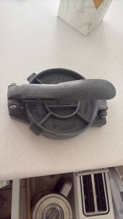 Cast Iron Tostonera Arepa Press  ò prensa para tirtillas tortillera