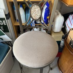 1 Bar Stool