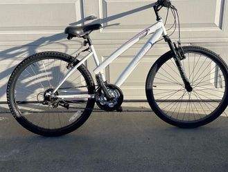 White 26 in weel mountain bike,