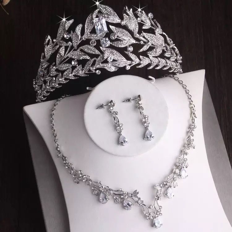 Same Day Shipping: Luxury Rhinestones Tiara & Jewelry Set