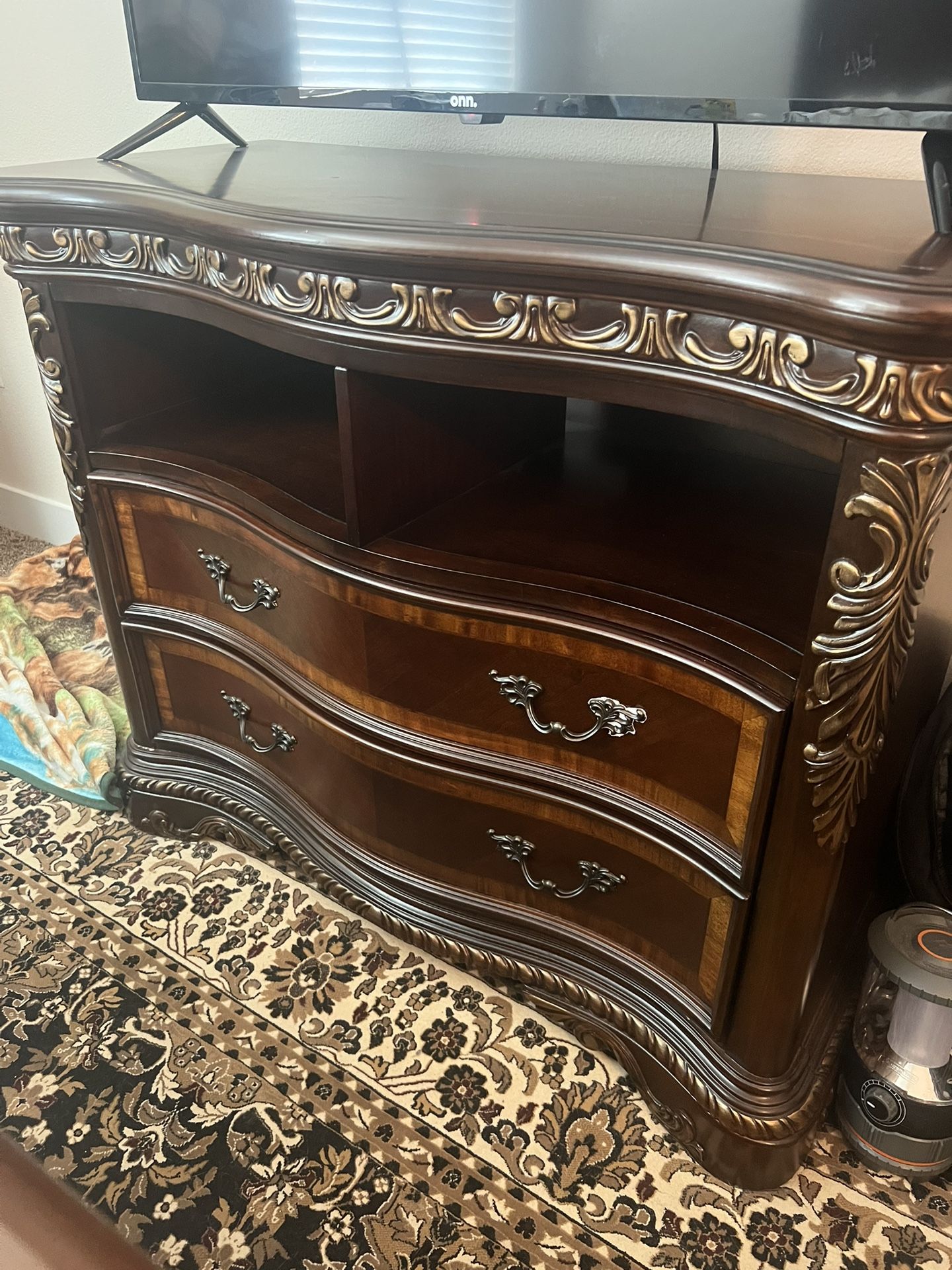 Bedroom Furniture Set