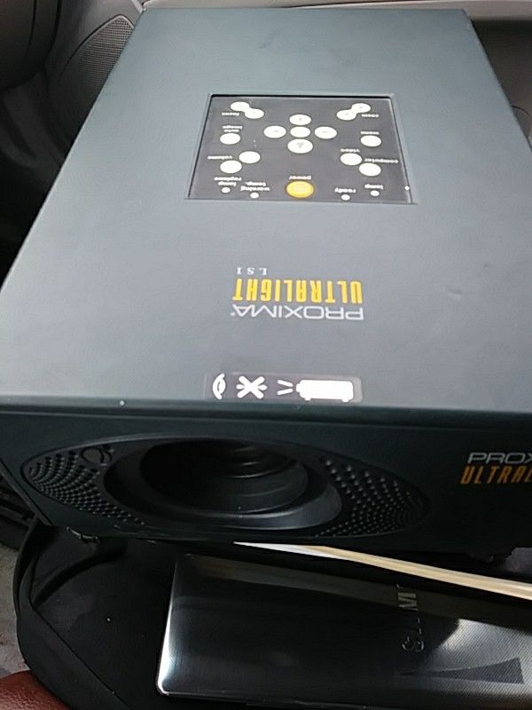 Proxima ultralight projector