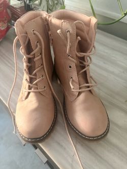 Kids boots size 3 color light pink beige
