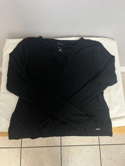 Hollister Women’s Long Sleeve Black Crop Top