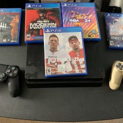 PS4 W/Games & 2 Controllers 