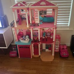 Malibu, Barbie Dreamhouse with three cars, two cars and a Jeep a barn, horses and about 15 Barbie dolls, lots Of 