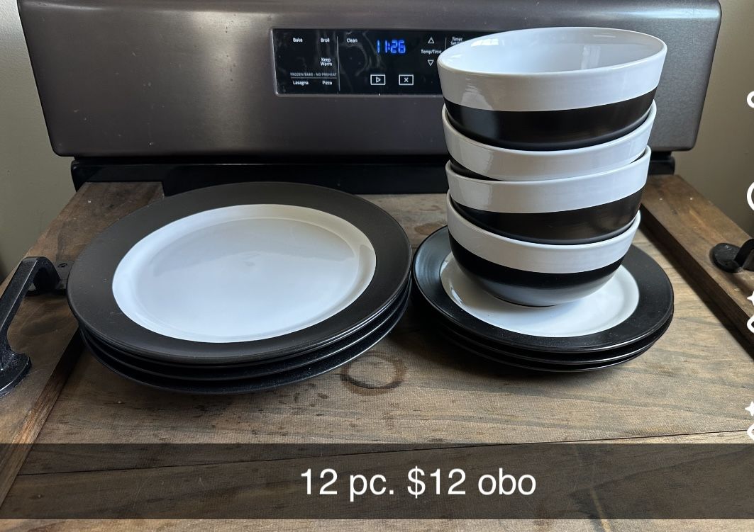 12 Piece Dinnerware Set 