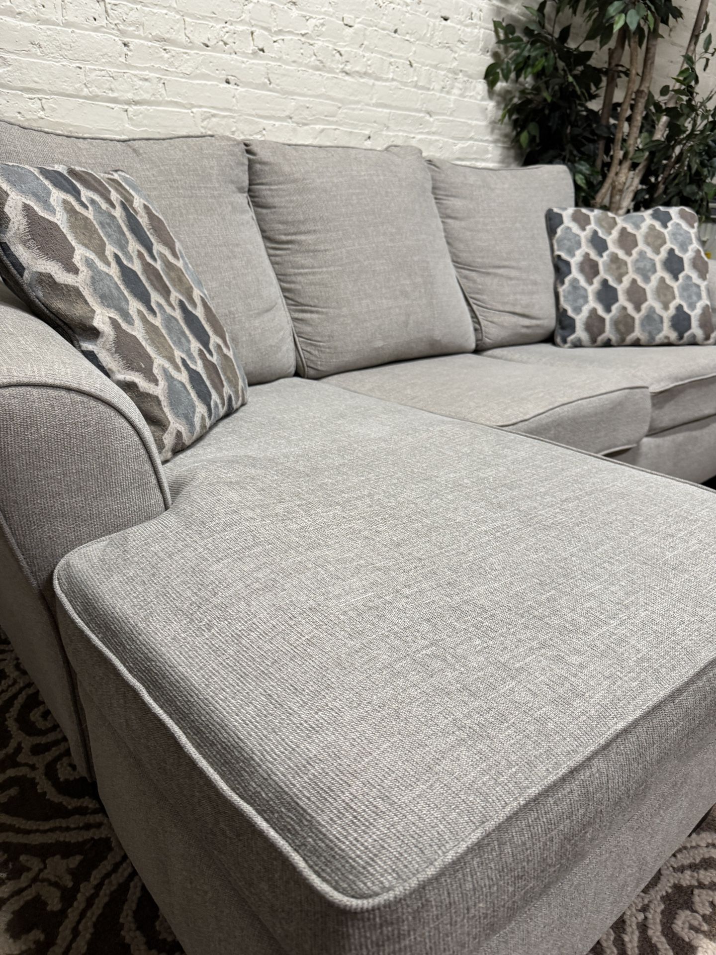 Gray Sectional Couch Reversible Chaise(Free Drop-Off)