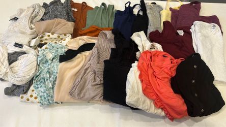 Women’s 20+ top bundle medium