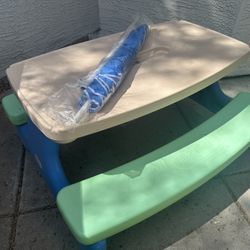 Little Tikes Picnic Table W/umbrella 