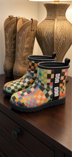 UGG Classic Clear Mini Rain Boots