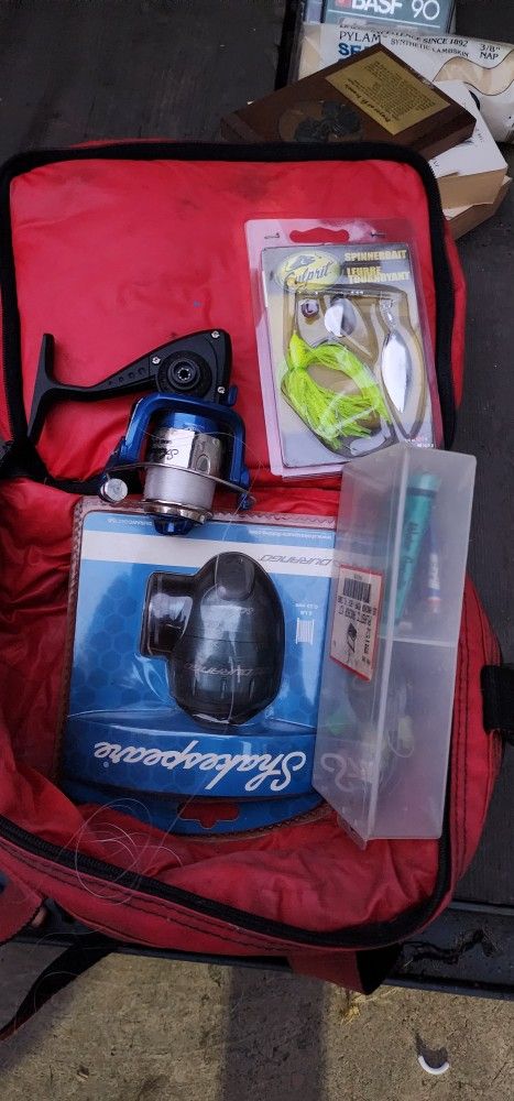 2 Fushing Reels One New. Bunch Of Lures Etc In 2 Bags