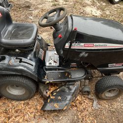 Craftsman DYT4000 Riding Lawnmower 