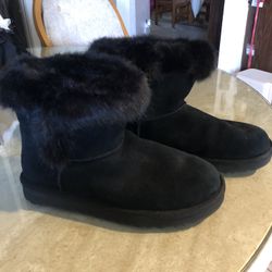 New UGGS  Fury Women Black Boots $55 Dlls NOW $45 Dlls FIRM