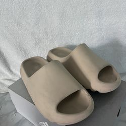 Adidas Yeezy Slides (Bone)